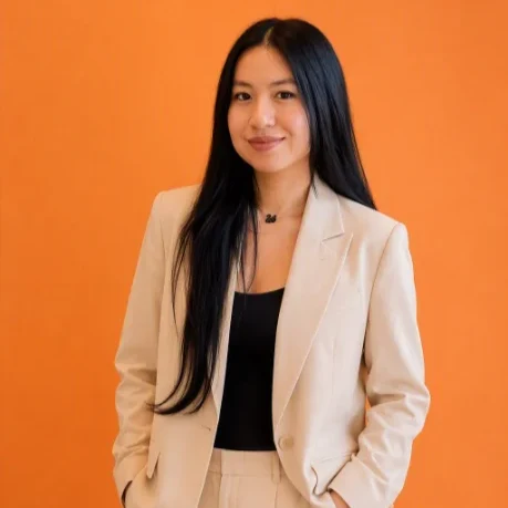 Hoang Nguyen headshot